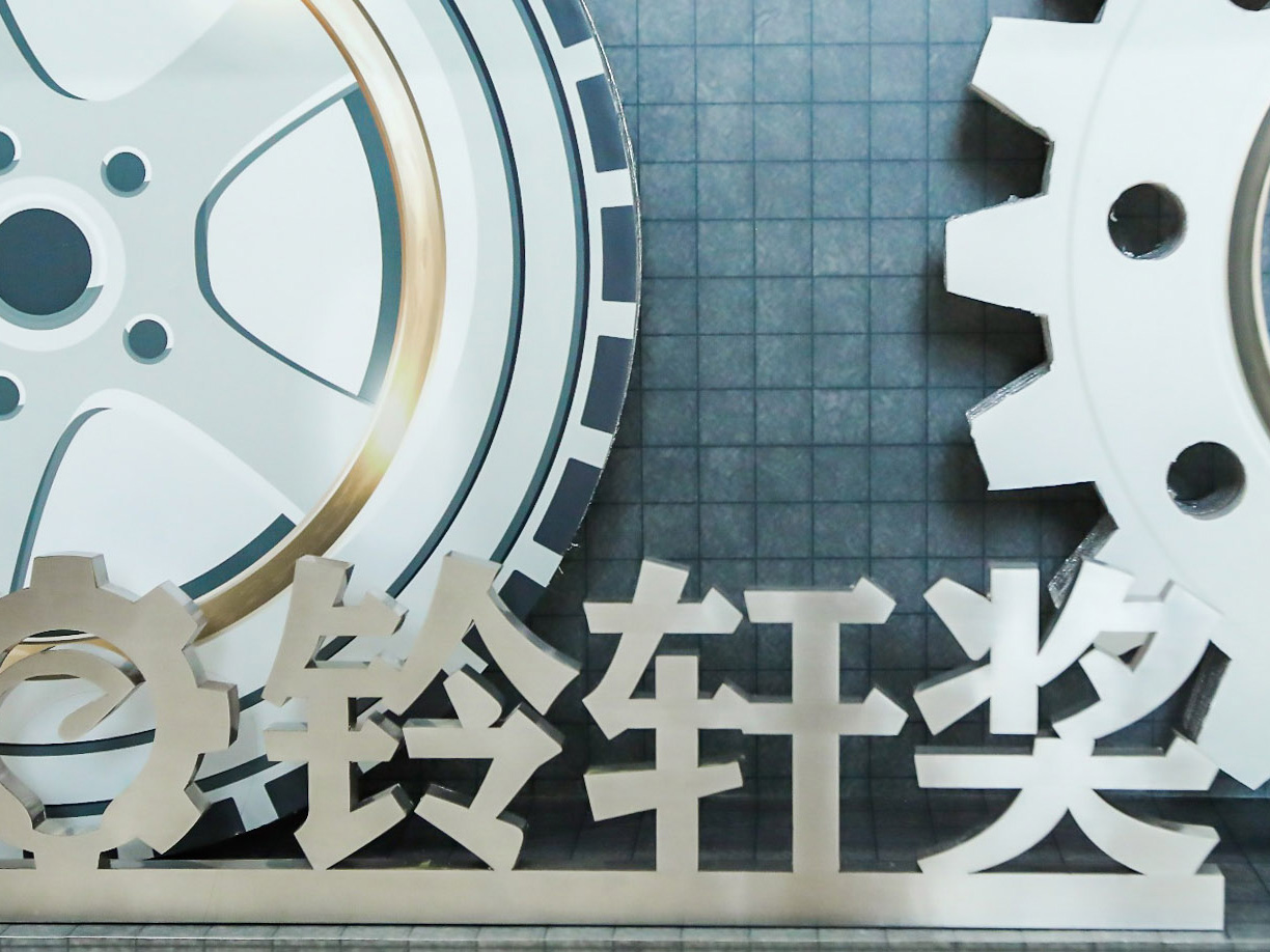 j9国际固定式全景天窗获2019铃轩奖