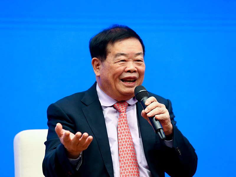 曹德旺参加国新办中外记者见面会：做慈善不止是捐钱